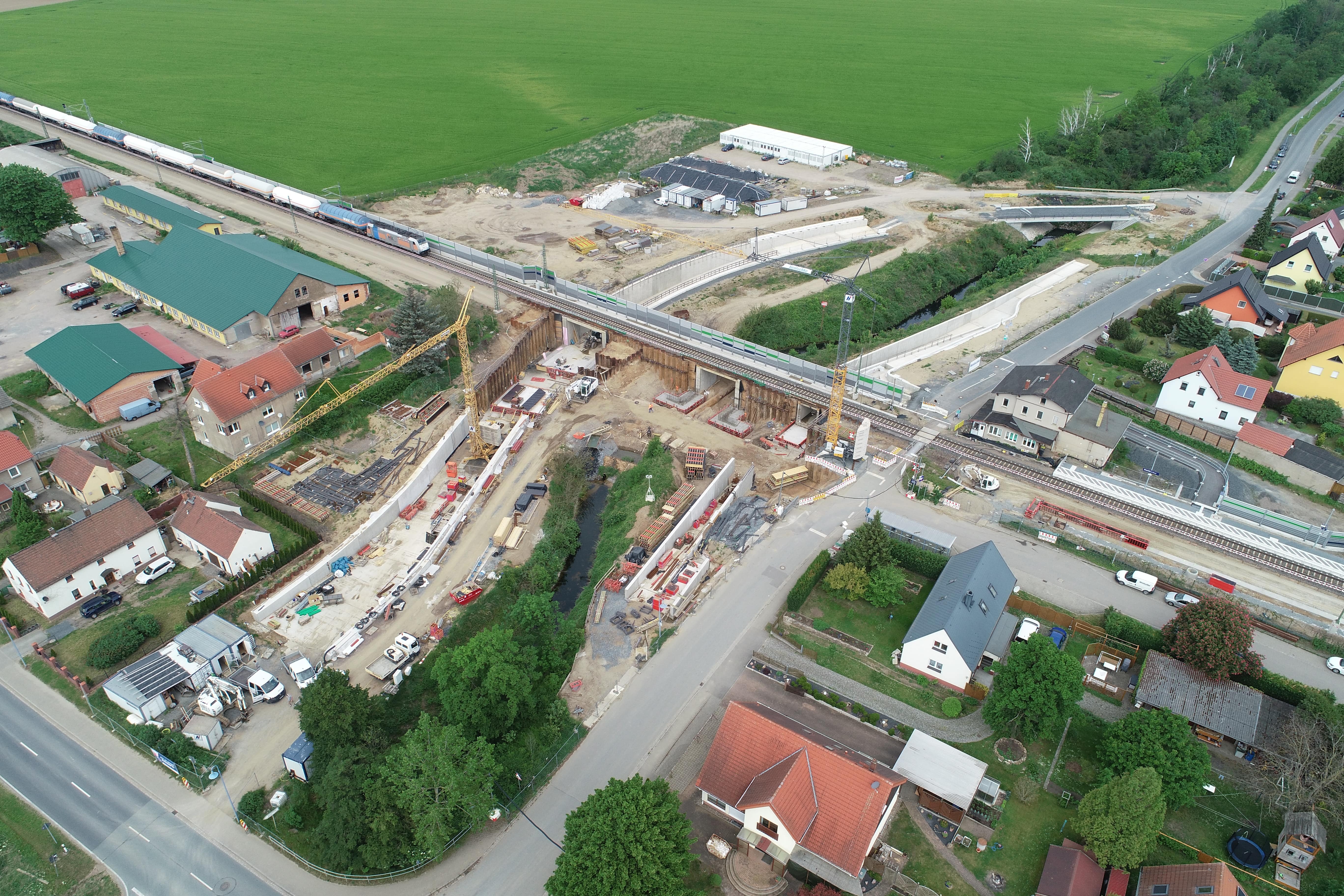 Bauarbeiten an der neuen Straßenführung der Bahnhofstraße in Glaubitz